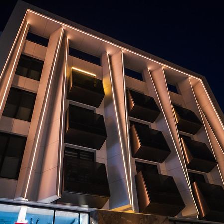 Raam Luxury Suites Larnaca Esterno foto