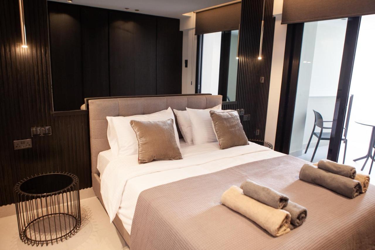 Raam Luxury Suites Larnaca Esterno foto