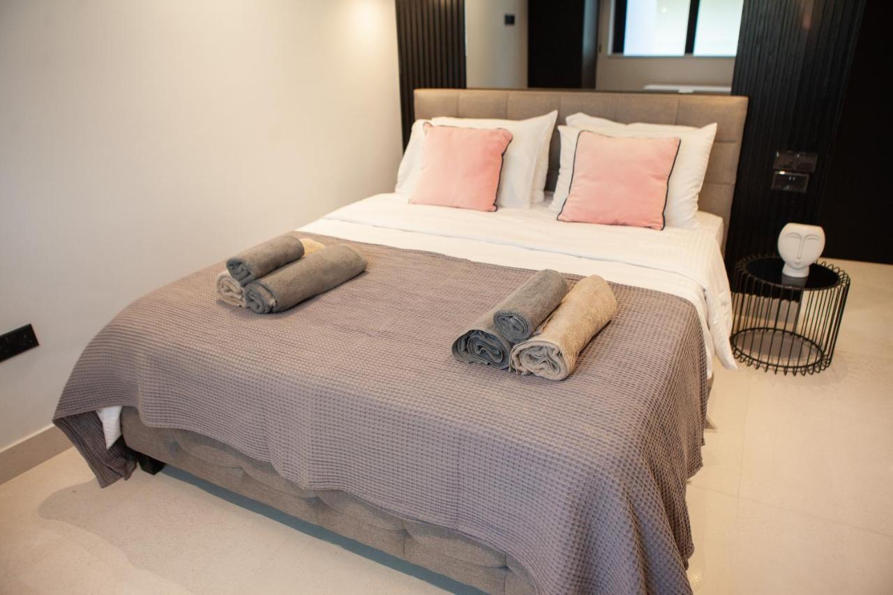 Raam Luxury Suites Larnaca Esterno foto