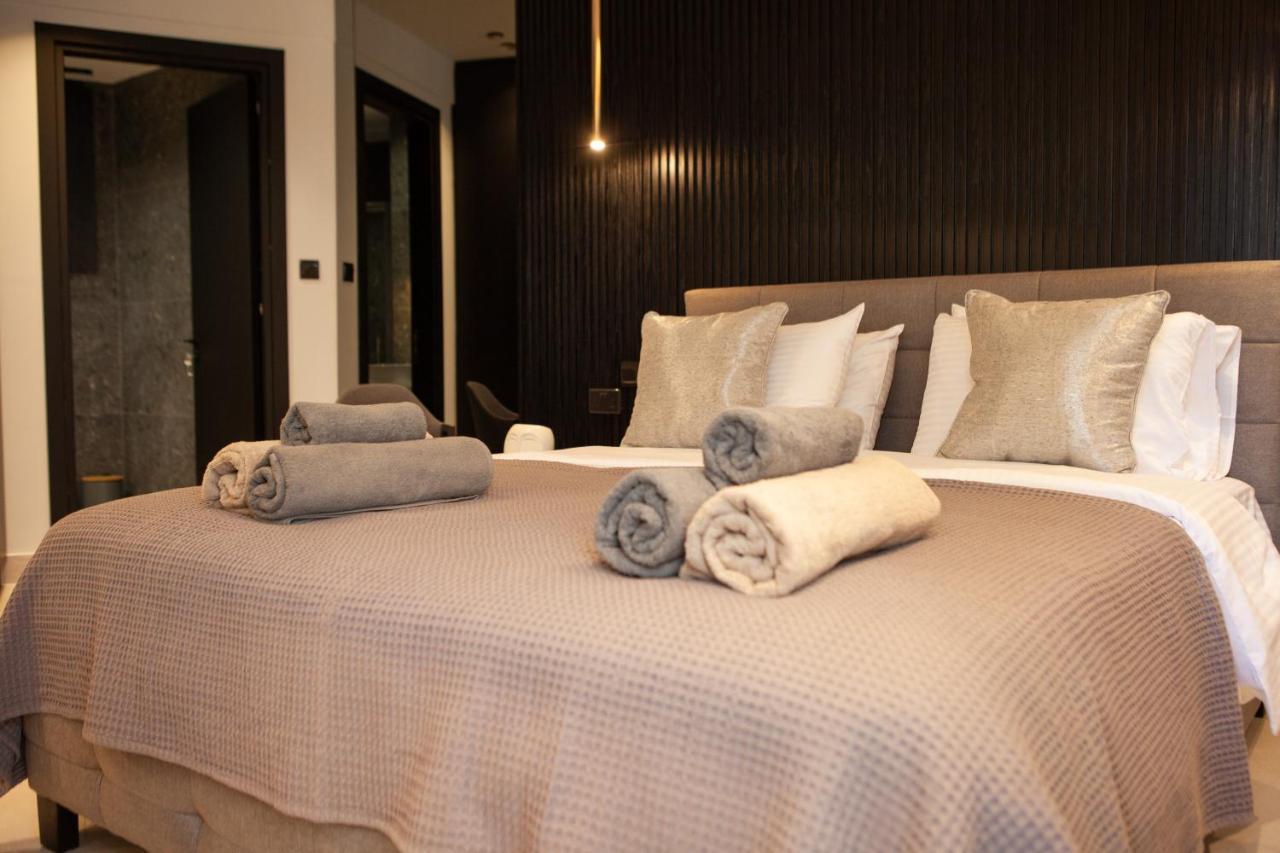Raam Luxury Suites Larnaca Esterno foto
