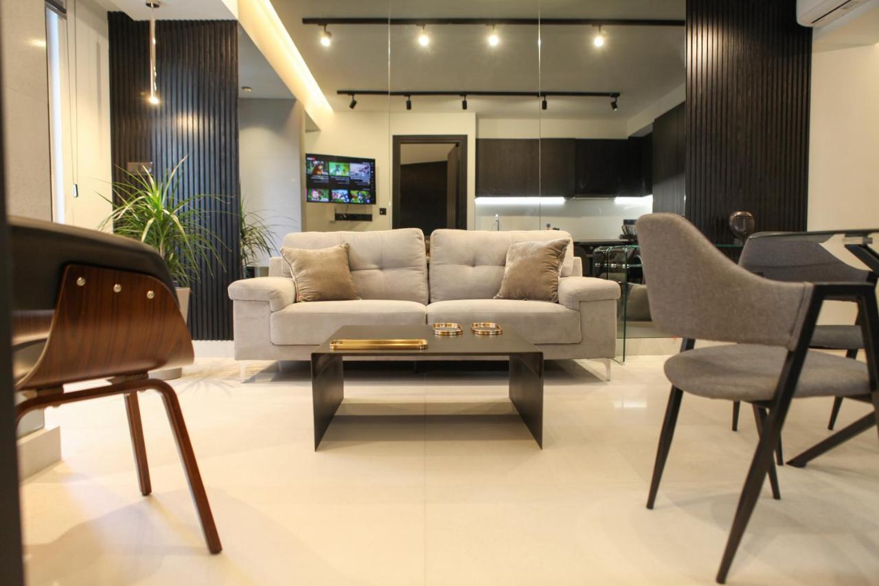 Raam Luxury Suites Larnaca Esterno foto
