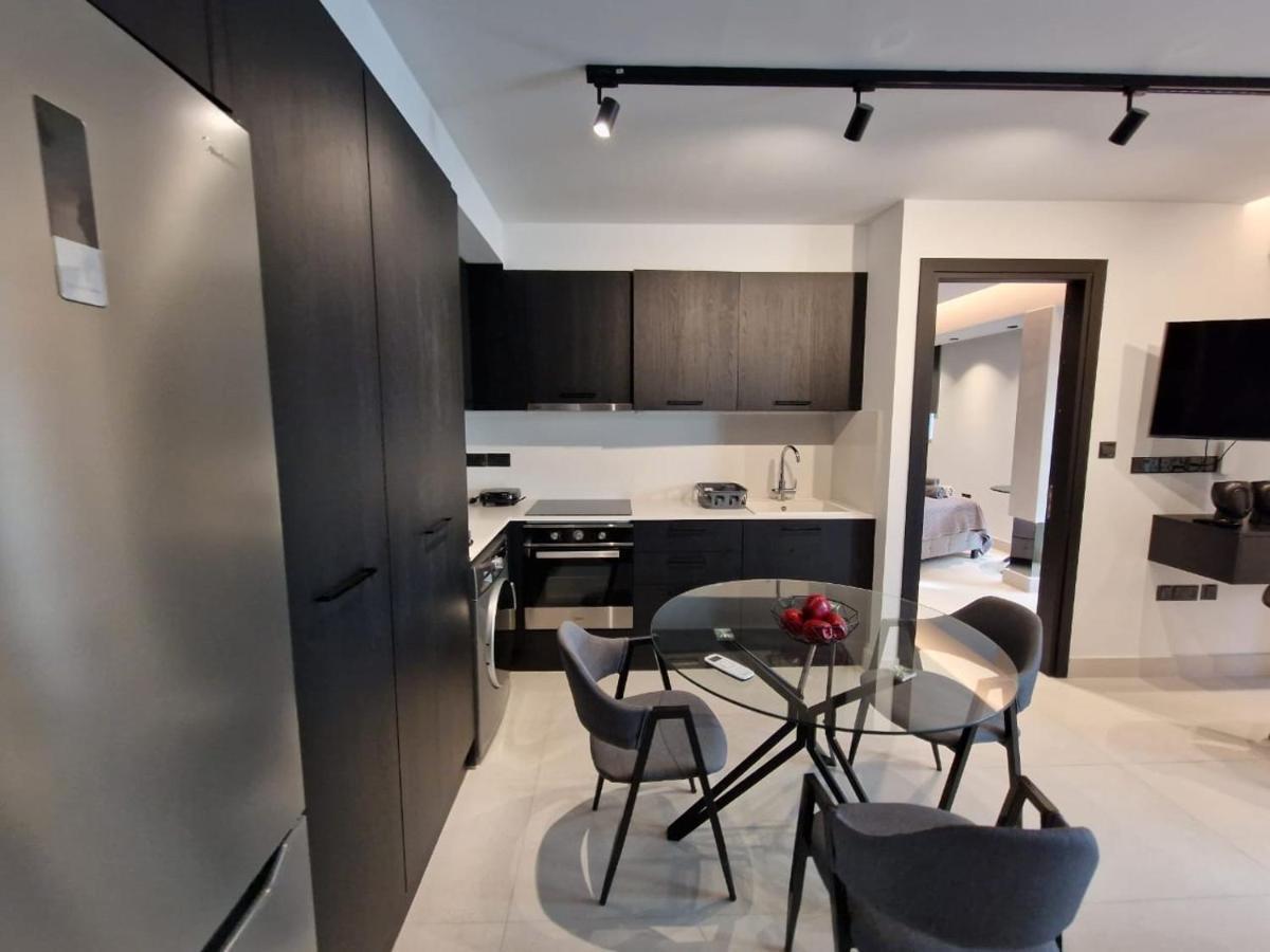 Raam Luxury Suites Larnaca Esterno foto