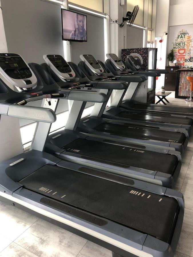 Raam Luxury Suites Larnaca Esterno foto
